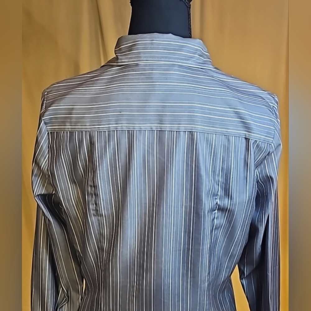 VTG Tracy M. 100% Silk Gray Button Blouse With White Pinstripes 3/4 Inch Sleeves - Picture 6 of 8